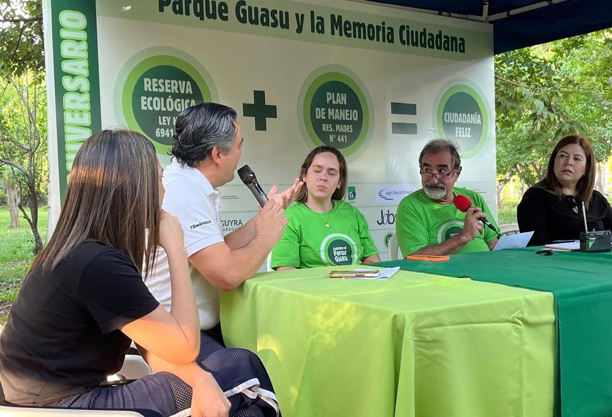 Mesa de invitados durante el aniversario del parque